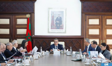 مجلس الحكومة يصادق على مرسوم يتعلق بمدونة السير