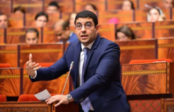 بنسعيد يعلن عن قرب تقنين مواقع التواصل الاجتماعي