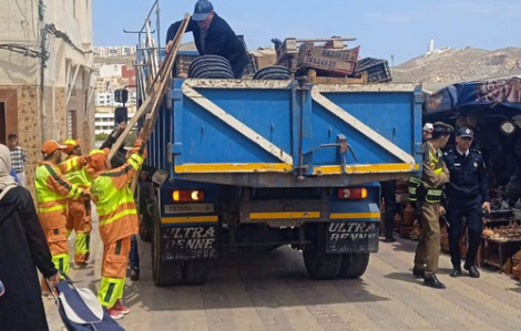 الحسيمة.. السلطات تواصل تحرير الملك العمومي وتتوعد المخالفين