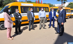 توزيع 35 حافلة جديدة للنقل المدرسي على الجماعات الترابية بإقليم الحسيمة