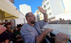 ناصر الزفزافي يوجه رسالة بعد جنازة والده