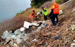 المجتمع المدني ينظم حملة لتنظيف جبل موروبييخو بمدينة الحسيمة