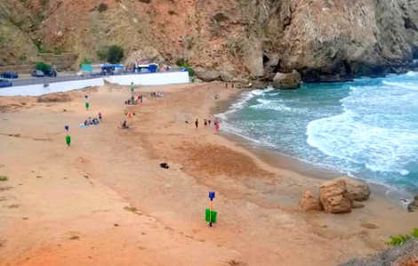 الحسيمة.. استحسان واسع لحملة تحرير شواطئ ازمورن ومطالب بتعميمها على مختلف الشواطئ