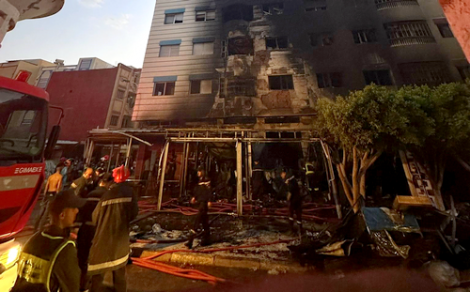 حريق مهول يأتي على عدد من المحلات التجارية  بمدينة إمزورن (صور)