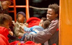 انقاذ مهاجرين بينهم نساء وأطفال ابحروا من سواحل الحسيمة (فيديو)