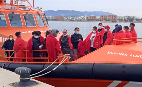 18 شخصا من أبناء الحسيمة يصلون الى اسبانيا في قارب للهجرة السرية