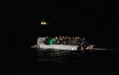 مهاجرون يتمكنون من الوصول الى مليلية بقارب مطاطي