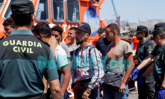 16 مهاجرا سريا من الحسيمة يعيشون اياما عصيبة في عرض البحر