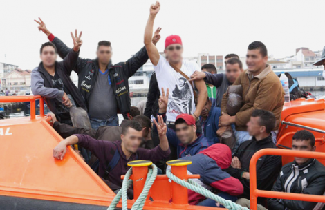 ازيد من 60 شابا من اقليم الحسيمة يغادرون البلاد في قوارب الموت