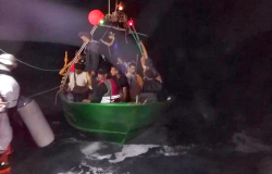 قارب للصيد ينقل عشرات الشباب من الحسيمة والنواحي الى اسبانيا