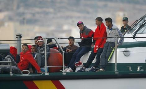 البحرية الإسبانية تعترض قاربين للمهاجرين إنطلقا من سواحل الحسيمة (فيديو)