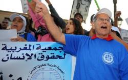 AMDH تتضامن مع الشعب الفلسطيني بوقفة احتجاجية بمدينة الحسيمة