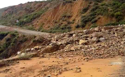 أمطار غزيرة تتسبب في فيضانات وقطع الطريق الساحلية بين الحسيمة وتطوان