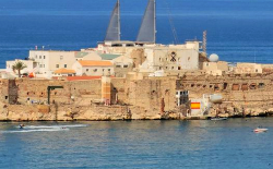 اسبانيا تهدم أكثر المباني رمزية فوق صخرة النكور المحتلة