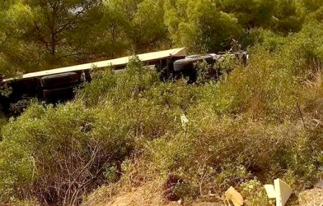 شاحنة عسكرية تتعرض لحادثة سير نواحي الحسيمة