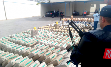 الناظور .. 28 سنة سجنا لـ 4 مهربين دوليين للمخدرات بينهم اسباني