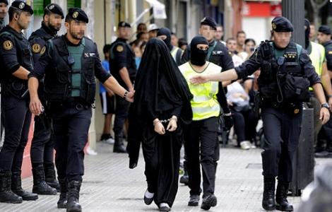 إسبانيا: اعتقال مغربية كانت في طريقها للانضمام لداعش (فيديو)