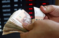 سعر الدرهم ينخفض مقابل اليورو والدولار