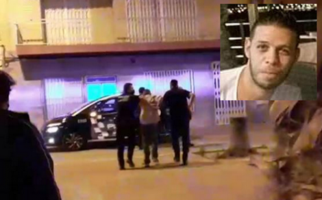 عنصري اسباني يفرغ ثلاث رصاصات في صدر مهاجر مغربي ويرديه قتيلا (فيديو)