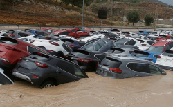 فقدان ازيد من 20 مغربيا في فيضانات اسبانيا