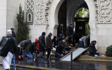 المغرب يُفشل مخططا إماراتيا للسيطرة على مساجد في فرنسا
