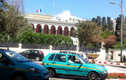 برلماني يطالب بتقريب خدمات القنصلية الفرنسية من ساكنة الناظور والدريوش