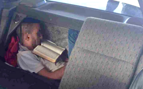 اسبانيا .. خمس سنوات ونصف سجنا لشخص حاول تهريب مغربي في سيارته