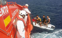 اسبانيا .. انقاذ ثلاثة شبان ابحروا من الحسيمة على متن "جيتسكي"