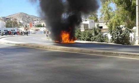احتراق سيارة خفيفة وسط الطريق بجماعة اجدير