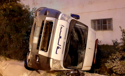 سيارة إسعاف تتعرض لحادثة سير بمدخل مدينة الحسيمة