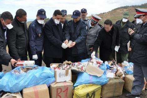 إتلاف 21 طنا من مخدر الحشيش نواحي مدينة طنجة