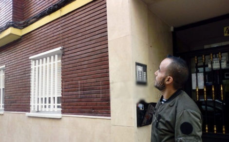 مغربي يتحول الى بطل في اسبانيا بعد تسلقه لمبنى لانقاذ سيدة (فيديو)