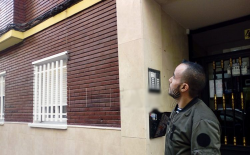 مغربي يتحول الى بطل في اسبانيا بعد تسلقه لمبنى لانقاذ سيدة (فيديو)