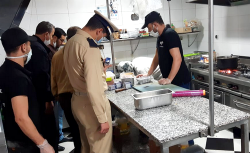 لجنة مراقبة الجودة تباغت مطاعم بمدينة الحسيمة