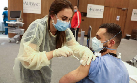 اعتماد "جواز كورونا" يزيد اقبال المواطنين على مراكز التلقيح بالحسيمة