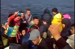 فيديو يظهر مهاجرين من الريف في رحلة الى اسبانيا في قارب مطاطي