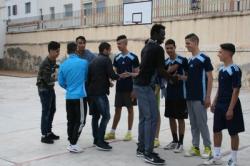 لاعبو شباب الريف الحسيمي يؤثثون دوري الصداقة بثانوية الإمام بالحسيمة