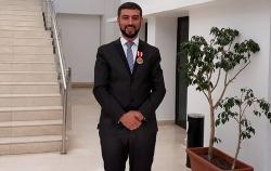 الملك محمد السادس يوشح الاستاذ هشام الفقيه بوسام الاستحقاق الوطني