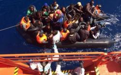 انقاذ 29 مهاجرا سريا كانوا على متن قارب انطلق من الناظور