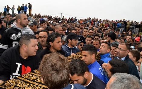 الجماهير الحسيمية تُشيع جثمان "نبيل أمغار" إلى مثواه الأخير