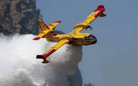 السلطات تستعين بالطائرات لاخماد النيران المندلعة في غابة بالدريوش