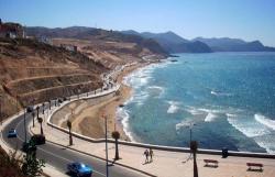 غياب مواقف السيارات يؤرق المصطافين بالحسيمة