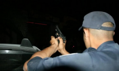 الناظور.. شرطي يستعمل سلاحه لتوقيف شخص عرض المواطنين للخطر