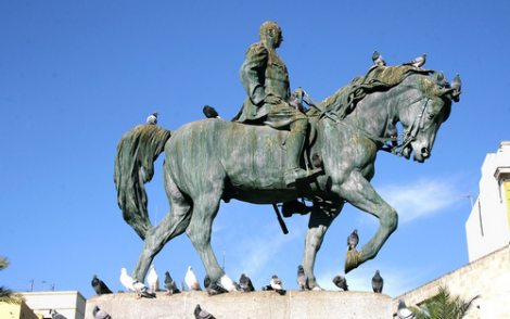 اسبانيا.. تخريب تمثال الجنرال الذي قصف الريف بالغازات السامة