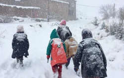 الحسيمة .. الثلوج وكورونا يعجلان بنهاية الدورة الأولى بالعشرات من المؤسسات التعليمية