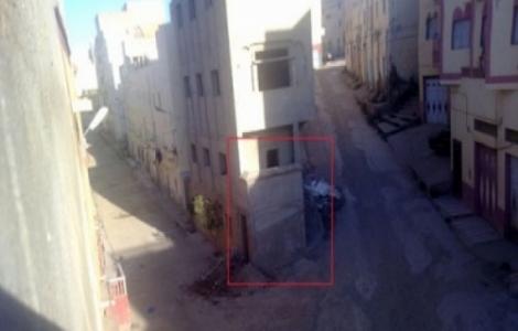 رئيس بلدية تارجيست يبني فوق الرصيف والساكنة تستنكر