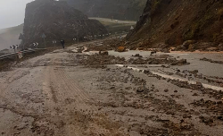 السيول تتسبب في قطع الطريق الساحلية بين تطوان والحسيمة في عدة محاور