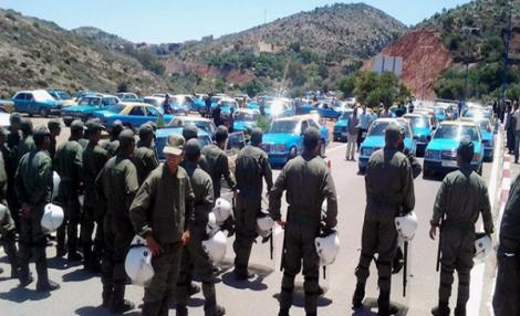 مهنيو سيارات الاجرة بإقليم الحسيمة يحذرون من زيادة عدد المأذونيات