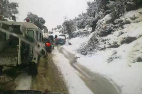 ثلوج وأمطار مصحوبة بموجة برد تعزل قرى بأكملها في جبال الريف