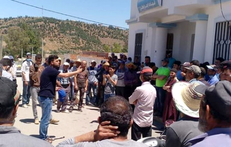 الحسيمة.. مواطنون بتماسينت يحتجون على اقصائهم من اعانات صندوق كورونا